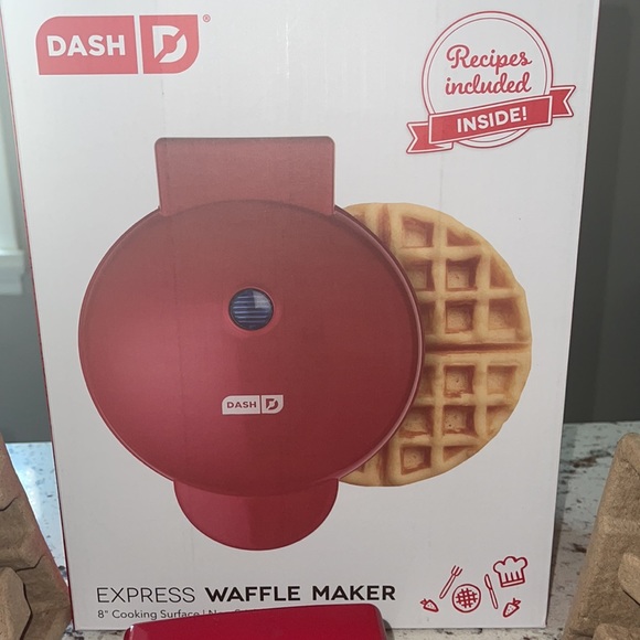 ❤️NEW!!!❤️ DASH Waffle Maker - Picture 8 of 17